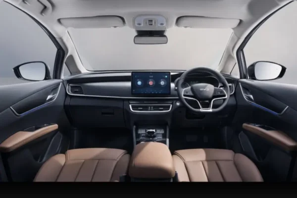 BYD M6